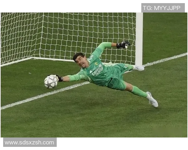 库尔图瓦：守护球门的铁血战士与传奇门将的成长之路